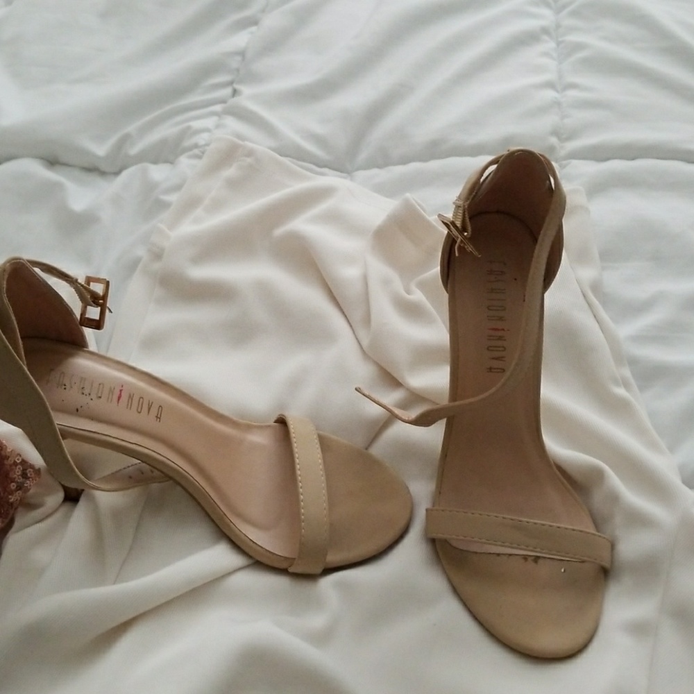 Heels - Picture 3 of 4
